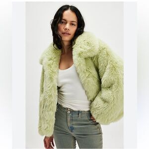 Free People
JAKKE Traci Cropped Faux Fur Coat